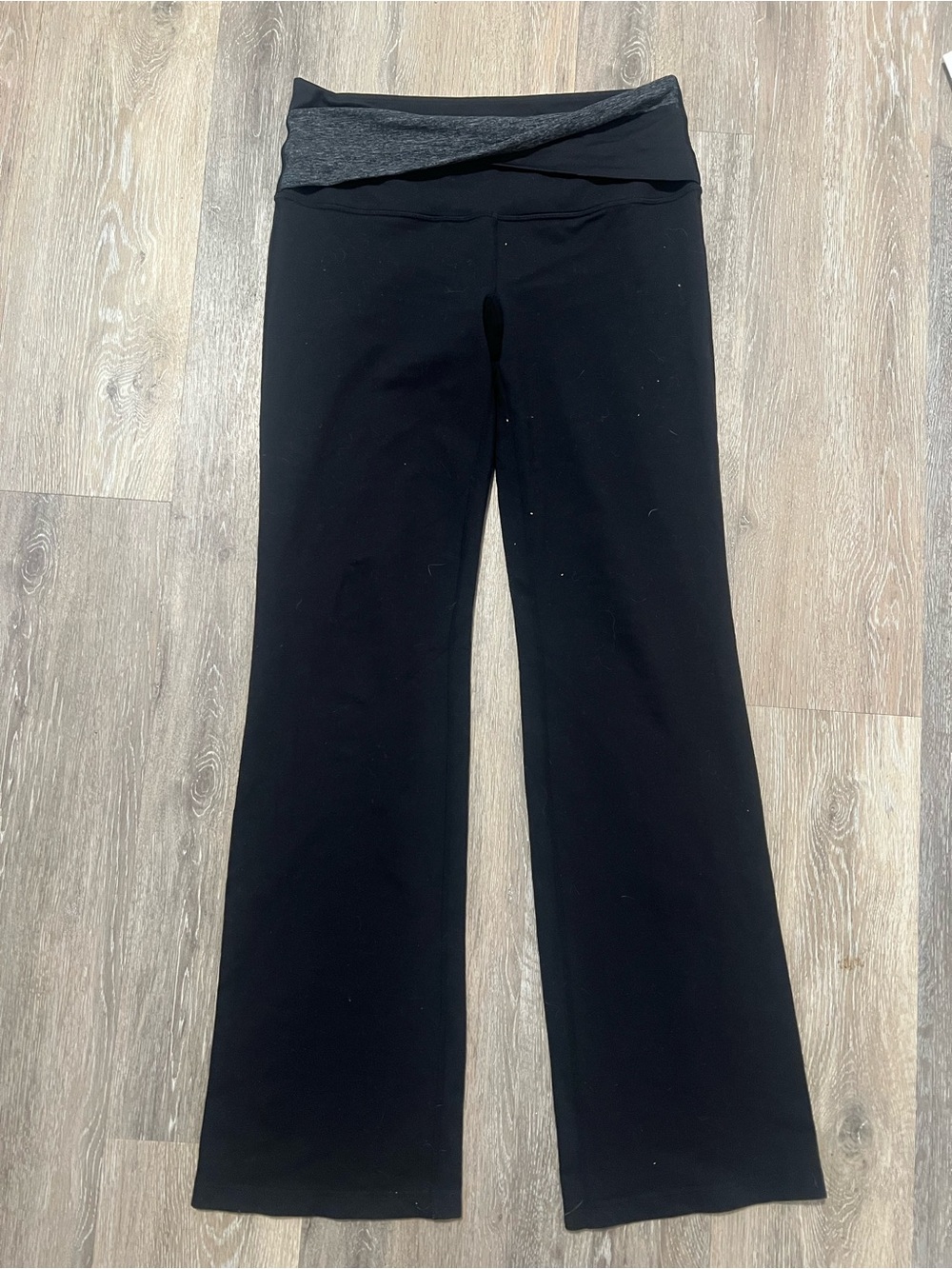Lululemon Black Flared Leggings (y2k-older style)